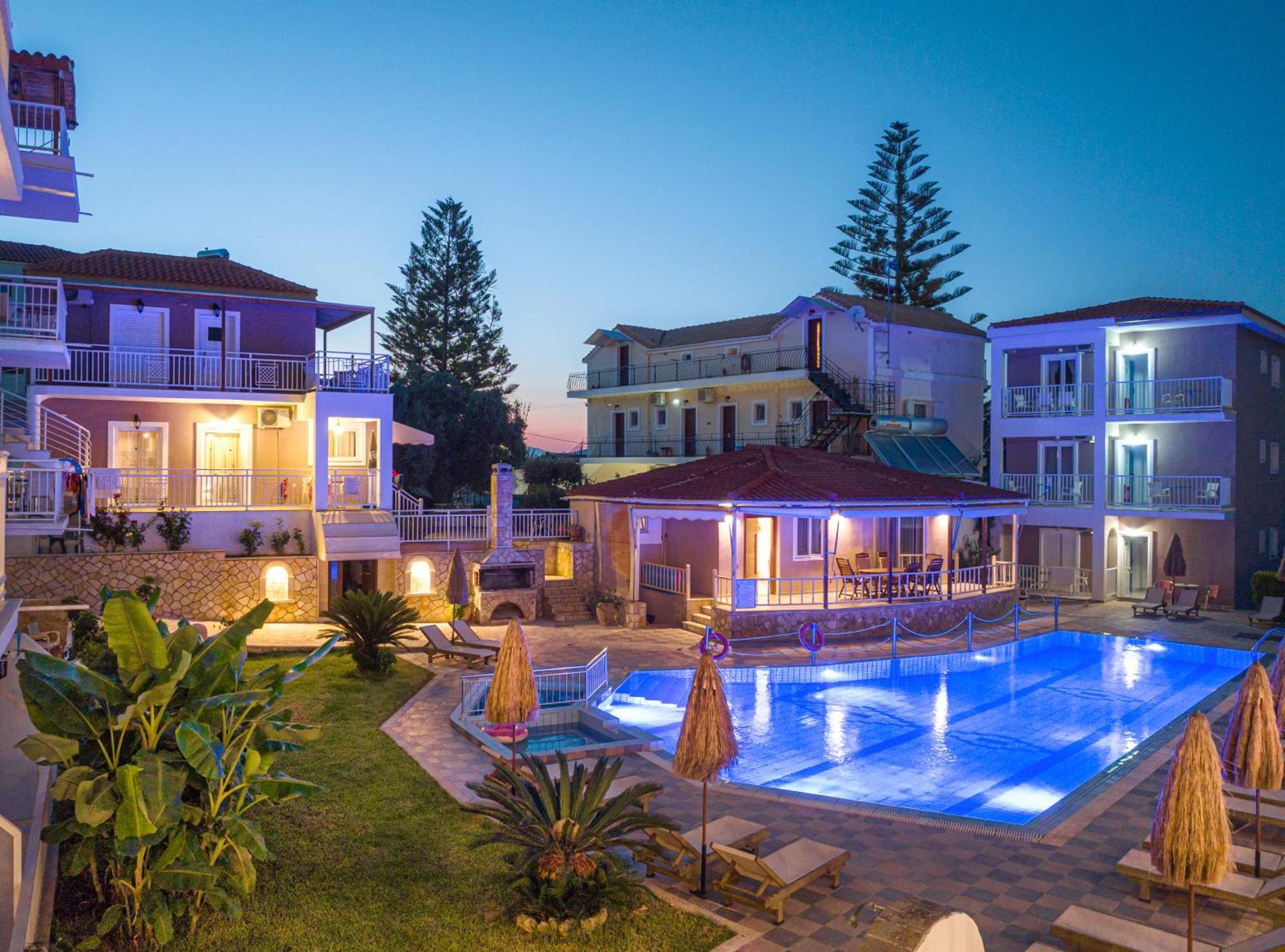 Amoudi Studios Apartments Hotel Buitenkant foto
