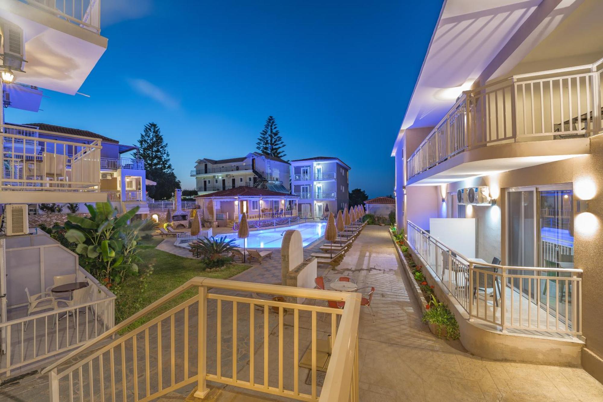 Amoudi Studios Apartments Hotel Buitenkant foto