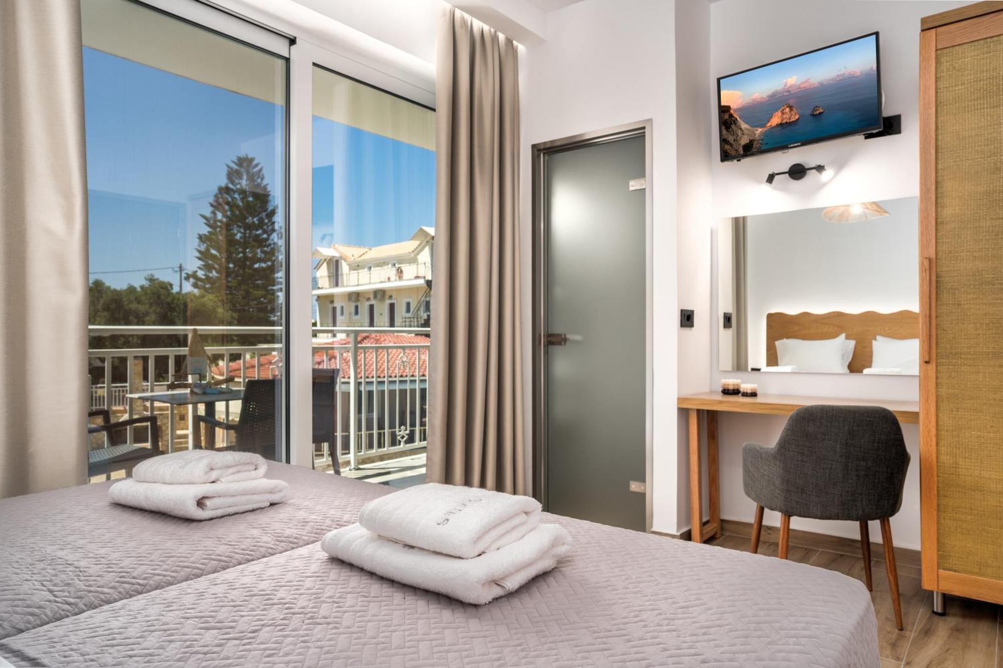 Amoudi Studios Apartments Hotel Buitenkant foto