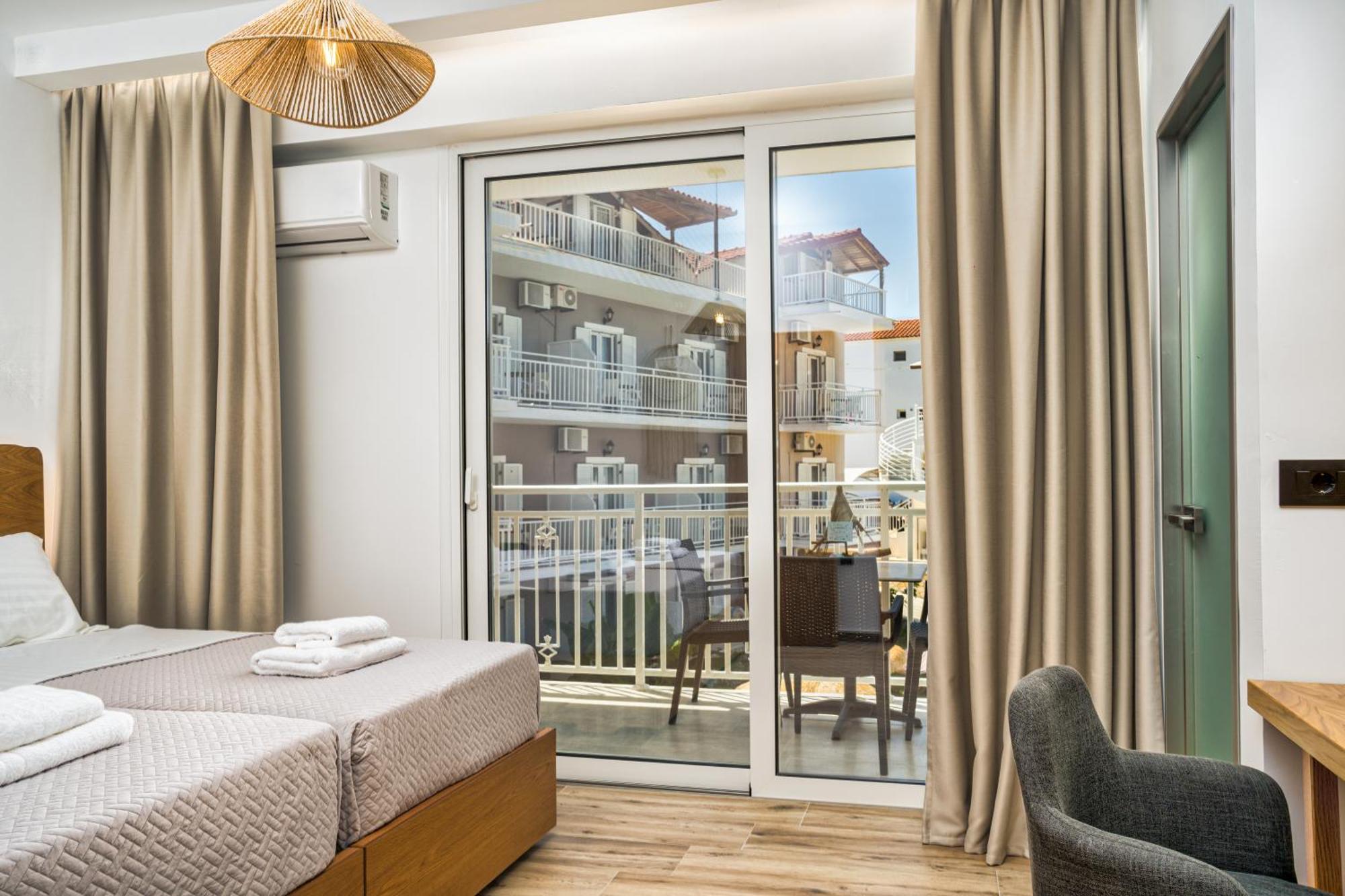 Amoudi Studios Apartments Hotel Buitenkant foto